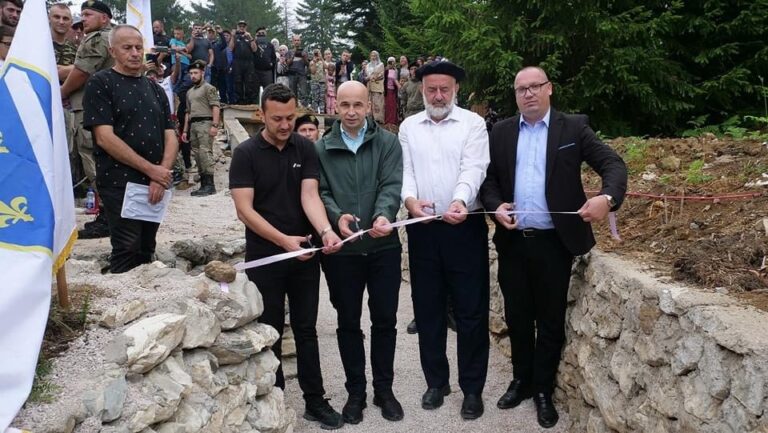 Delegacija Vlade i Skupštine prisustvovala manifestaciji Stazama oslobodilaca Nemilskog rejona