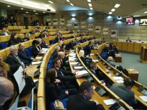 Enormna primanja, a ne dolaze ne sjednice: Delegati zaustavili reformu tržišta rada!