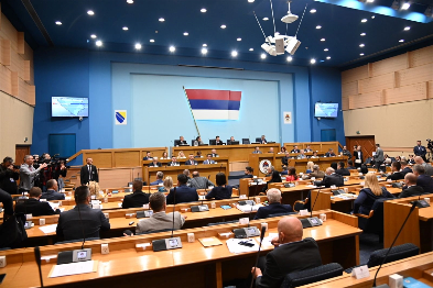 Danas će biti burno u NSRS: Na stolu pokušaj zaobilaženja sankcija SAD i isplate plaća crnolistašima