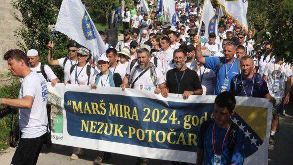 Iz Nezuka krenuo Marš mira: Ljudi iz različitih dijelova svijeta odaju počast žrtvama genocida u Srebrenici