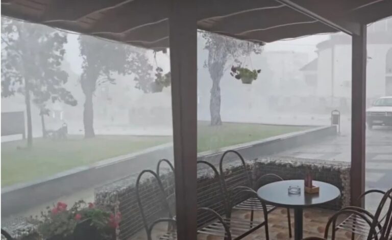 Upozorenje na snažnu grmljavinsku oluju u BiH