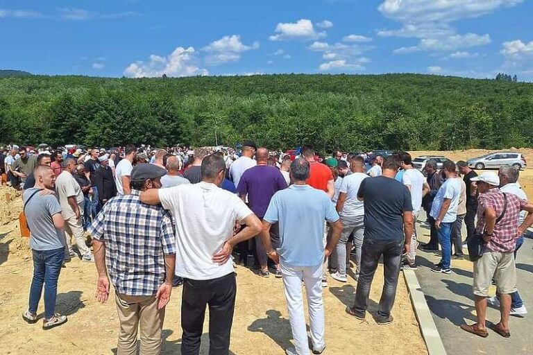 Sarajlije klanjale dženazu 21-godišnjem Palestincu koji je ostao bez rodbine