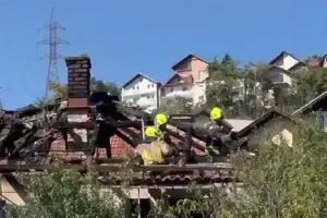 Požar na kući u sarajevskom naselju Breka, borba sa vatrom trajala više od sat vremena