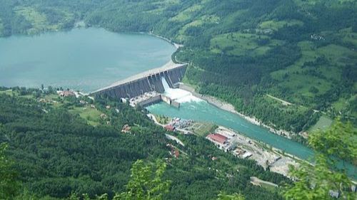 Dok BiH kupuje struju i bilježi gubitke: Milijarde maraka “teku” Drinom