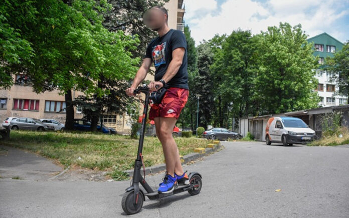 Policija ga zaustavila: Mladić (26) pijan vozio električni romobil