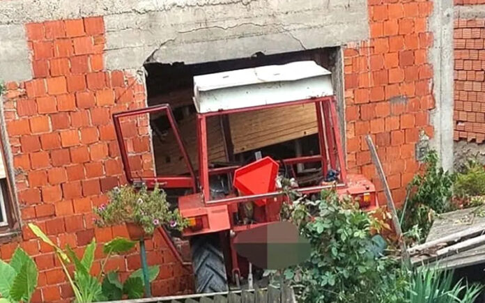 Traktorom uletio u kuću