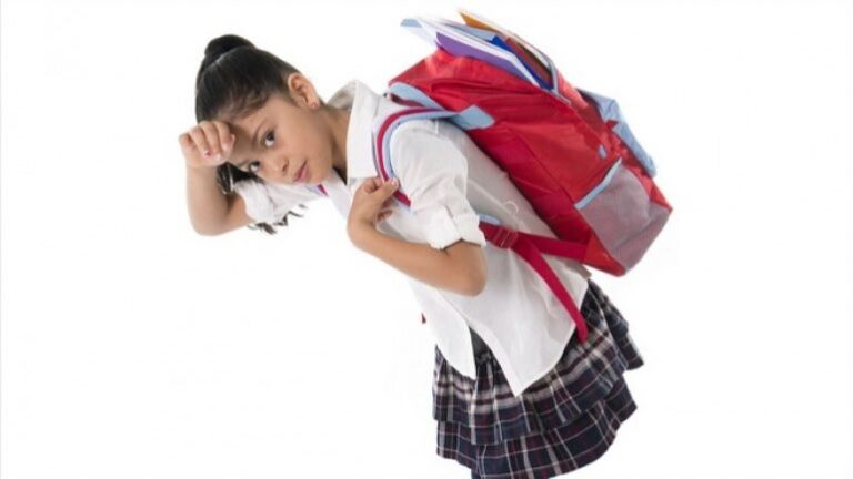 Sve više djece ima krivu kičmu: Ovo je jedan od razloga