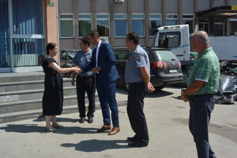 Ministar unutrašnjih poslova ZDK Emir Vračo i policijskikomesar Admir Gazić posjetili Policijsku stanicu Kakanj