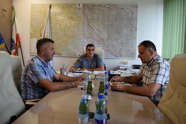 Komesar Gazić održao sastanak sa direktorom Kantonalne uprave za inspekcijske poslove ZDK