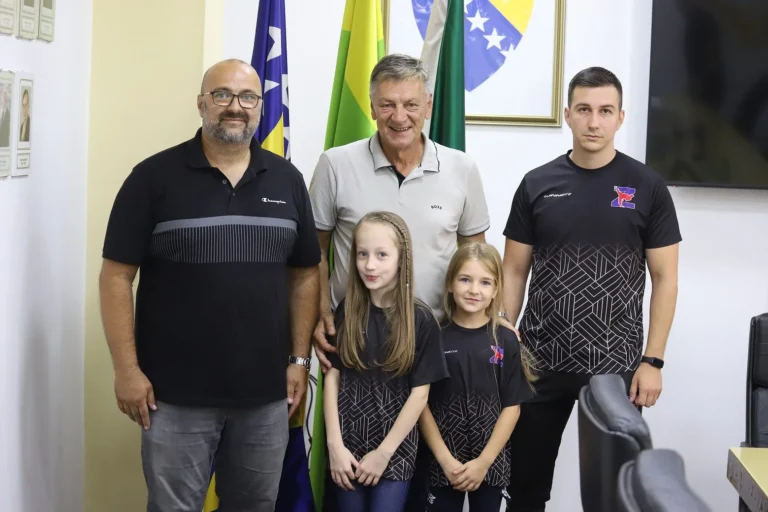 Gradonačelnik Kasumović primio predsjednika i uspješne mlade članice Taekwondo kluba Zenica