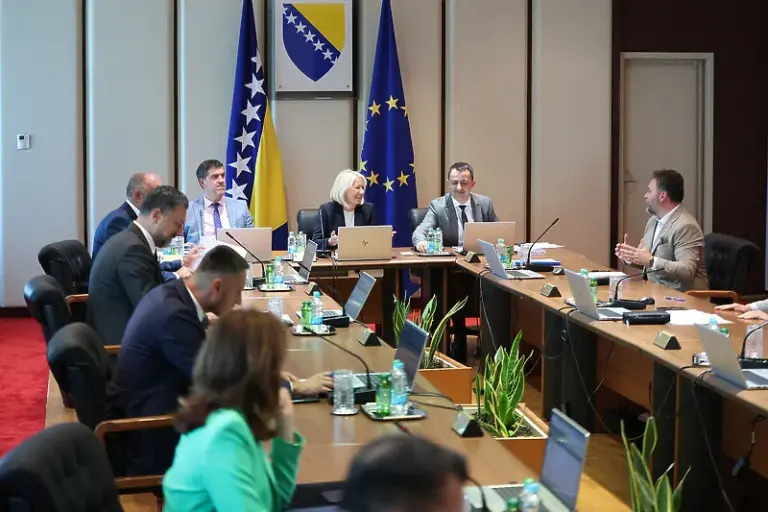 Kako bjegunac diktira tempo državi: Ping pong Vijeća ministara i Nezavisnog odbora u slučaju Zorana Galića