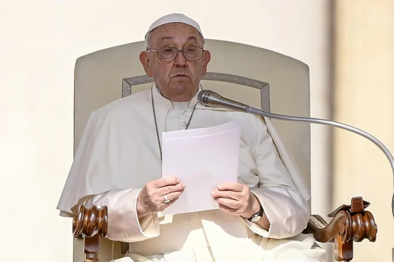 Papa Franjo kaže da je odbijanje pomoći migrantima težak grijeh