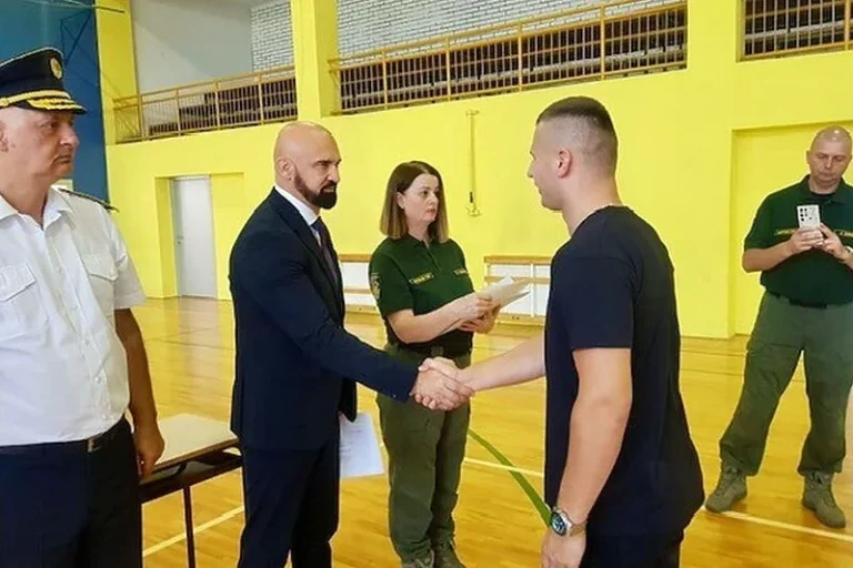 Federacija BiH dobila 315 novih policajaca, promovisani na Policijskoj akademiji FUP-a
