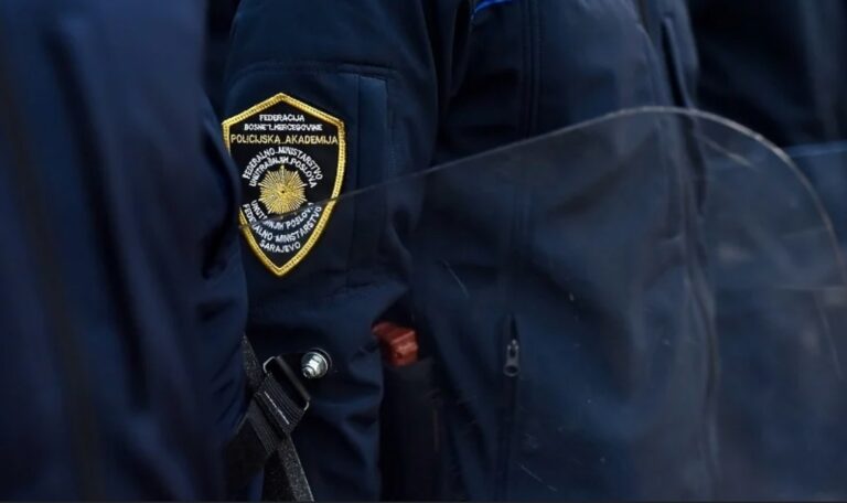 FUP uhapsio jednu osobu zbog krijumčarenja ljudi, oduzeto više mobitela