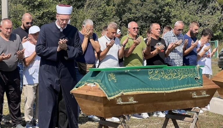 U Tuzli sahranjena dvojica migranata koji su se utopili u Drini, pročitana bolna poruka porodice