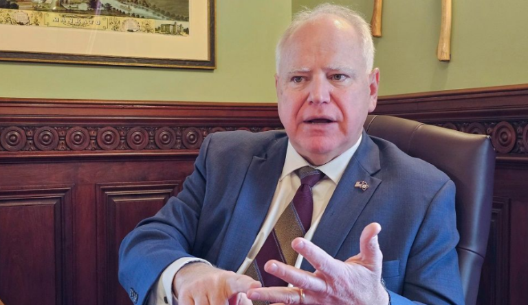 Ako pobijedi na izborima: Kamala Haris odabrala kandidata za potpredsjednika