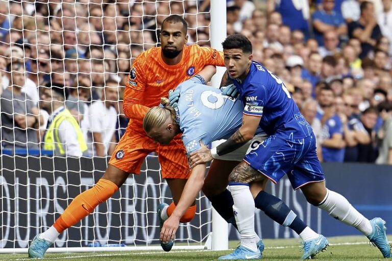 Manchester City pobjedom u derbiju protiv Chelseaja krenuo u odbranu titule