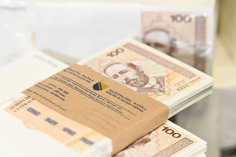 DODIK PLIVA U DUGOVIMA | Republika Srpska se na Banjalučkoj berzi zadužila za još 10 miliona KM