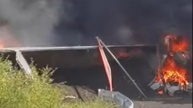 Kamion se prevrnuo i izgorio, vozač teže povrijeđen