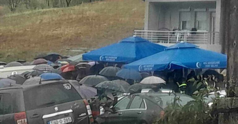 Vozači ispraćaju kolegu Omera na ahiret koji je smrtno stradao u nesreći kod Zenice: Iz neba kiša lije kao iz kabla