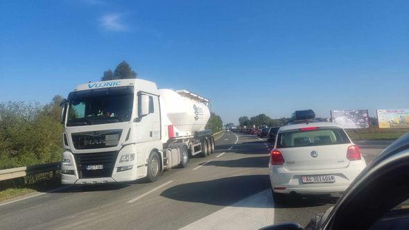 MIC PO MIC | Velike gužve na graničnom prijelazu Bosanska Gradiška, vozači “zarobljeni” u koloni