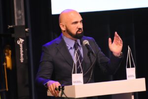 Ramo Isak: Ideja prepoznata, Snaga naroda jača iz dana u dan