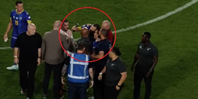 Džeko u Nizozemskoj oduševio BiH ali i cijeli svijet. Spasio navijača i pa se slikao s njim