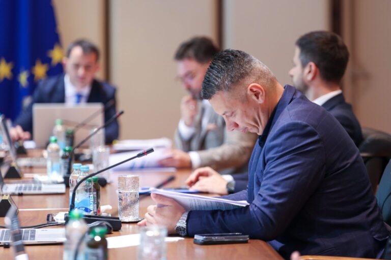 Izbor Radinkovića za direktora SIPA-e neće ni na dnevni red Vijeća ministara BiH. Blokirali ga Trojka i HDZ