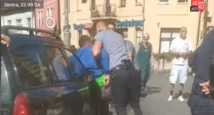 DRAMA U ZENICI: Pokušaj nasilnog ulaska na skup oldtimera, napad na policajce i hapšenja