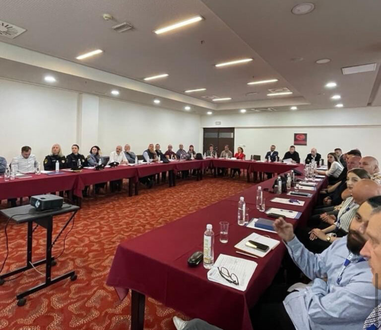 Policijski službenici Uprave policije MUP-a ZDK učestvovali na radionici na temu “Prosjačenje kao oblik trgovine ljudima”