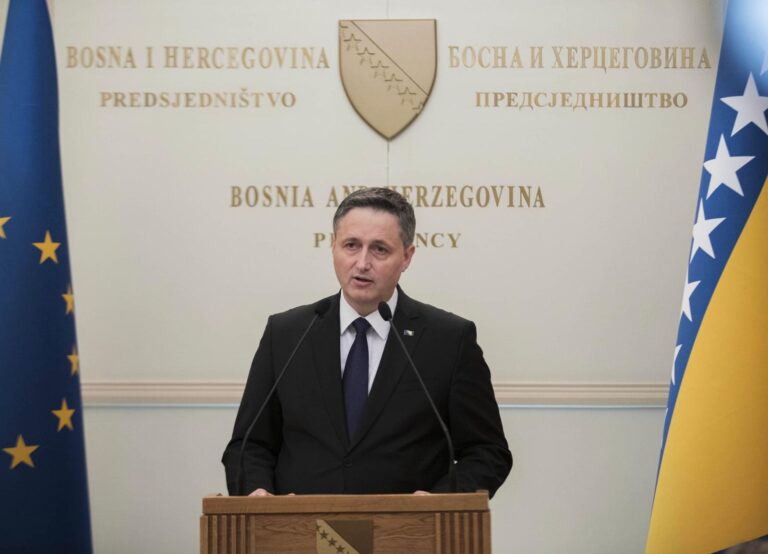 Bećirović: Visoki predstavnik treba hitno smijeniti ministricu obrazovanja RS-a