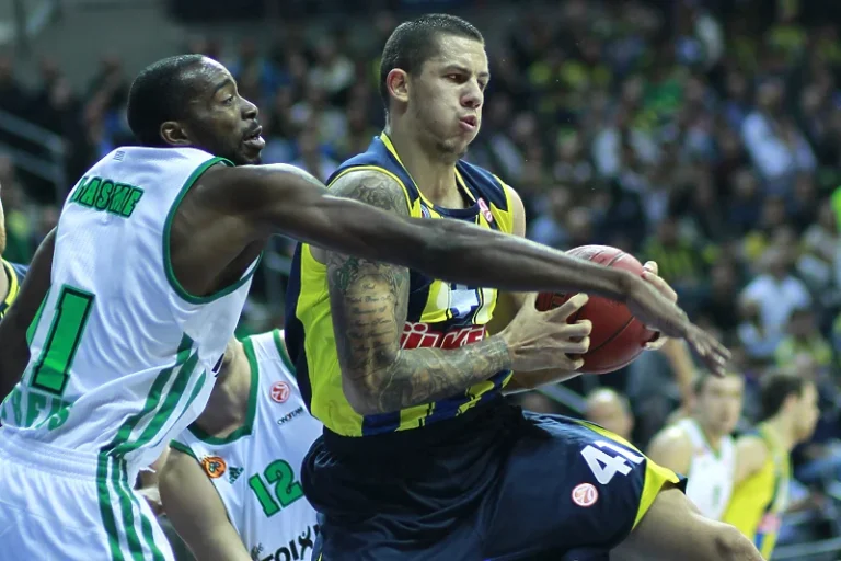 Tuga okovala turski sport: Pijani vozač usmrtio bivšeg šampiona s Fenerbahčeom (33)
