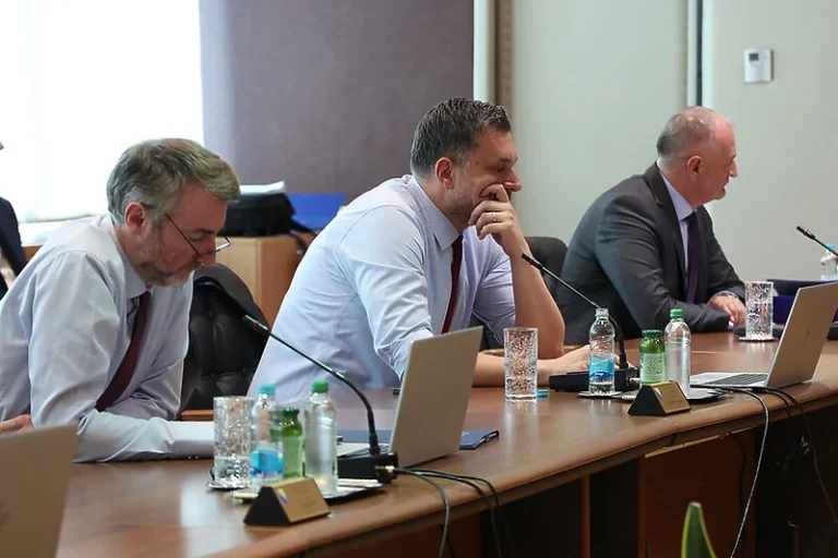 Trojka bi mogla zaustaviti imenovanje Radinkovića za direktora SIPA-e