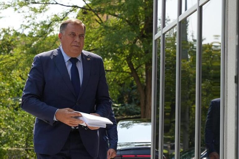 Predsjednik bh. entiteta Republika Srpska (RS) Milorad Dodik uputio je riječi podrške predsjedničkom kandidatu na narednim izborima u Sjedinjenim Američkim Državama (SAD) Donaldu Trumpu na kojeg je po drugi put izvršen pokušaj atentata.