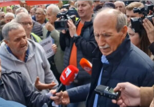 Žestoka svađa na protestu penzionera ispred Vlade FBiH: 'Nemoj me gledati, meni je došlo 5 do 12'