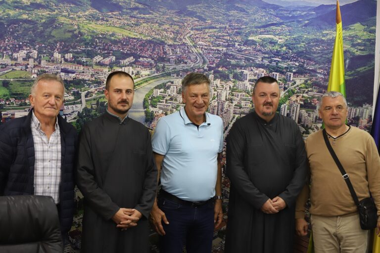 Gradonačelnik Kasumović i protojerej Maleš: Jačanjemultikulturalnih odnosa kroz podršku pravoslavnomhramu u Zenici