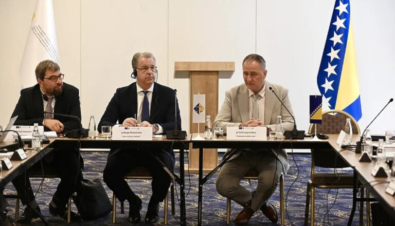 Čak 40 posto osuđenih i optuženih za ratne zločine iz BiH se nalazi u Hrvatskoj i Srbiji