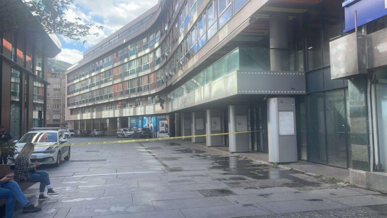 Nakon SCC-a i Importannea bomba dojavljena i u Aria Mallu, evakuisani svi iz tržnog centra