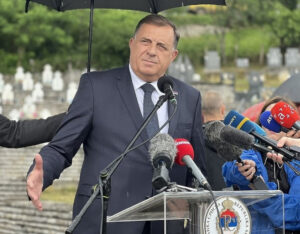Dodik dobio kazne zbog zloupotrebe djece i vrijeđanja LGBT-a, Nikšić zbog zloupotrebe pozicije premijera