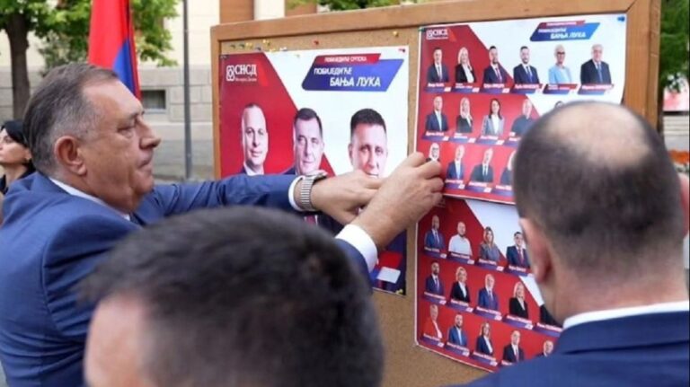 Dodik lijepio plakate u Banjoj Luci: “Očekujem fer i korektnu kampanju”