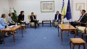 Premijer Nikšić i ministar Lakić s predstavnicima EBRD-a