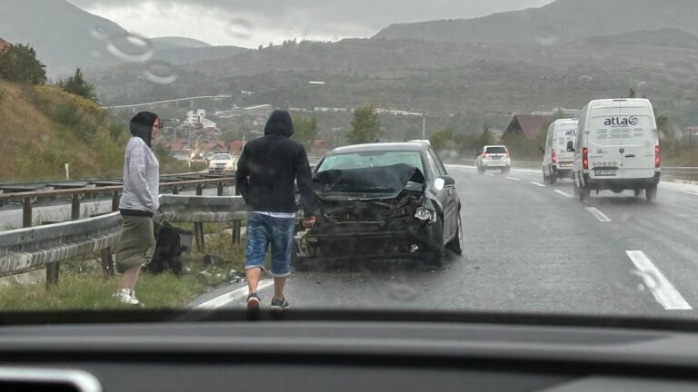 Saobraćajna nesreća na autoputu kod Kaknja