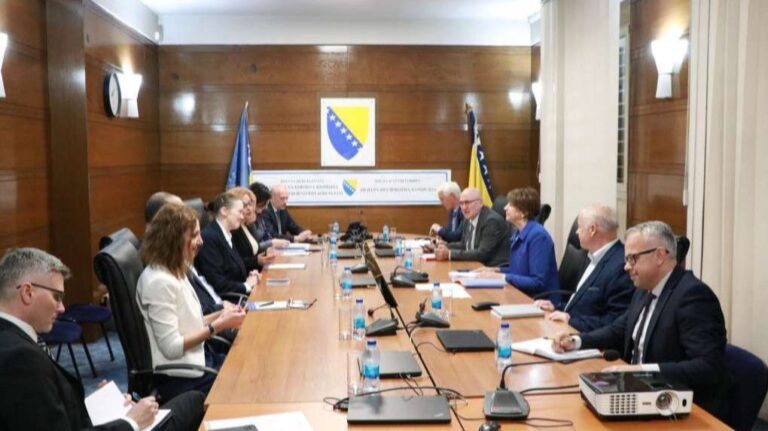 CIK donio odluku: Nastavlja se dostavljanje izbornog materijala biračkim odborima, osim u nekoliko općina i gradova