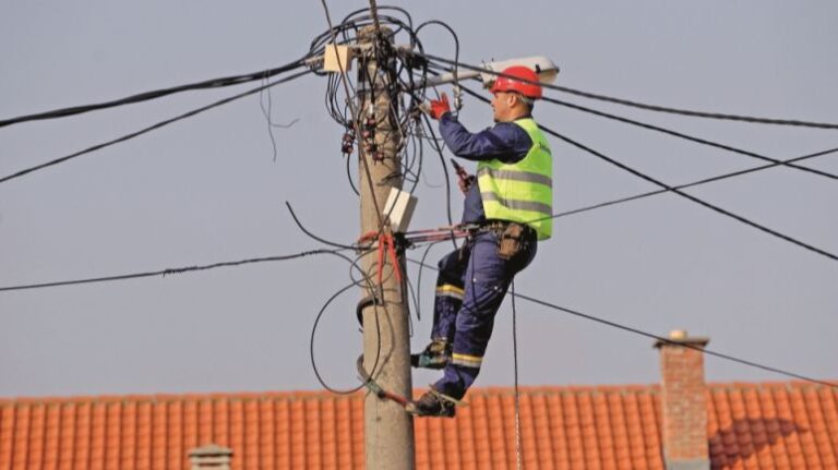 Tragedija kod Bihaća: Radnik Elektrodistribucije poginuo nakon pada s dalekovoda