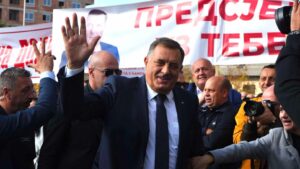 Nova predstava Dodika: Zatražio da mu dokumenti budu dostavljeni na ćirilici