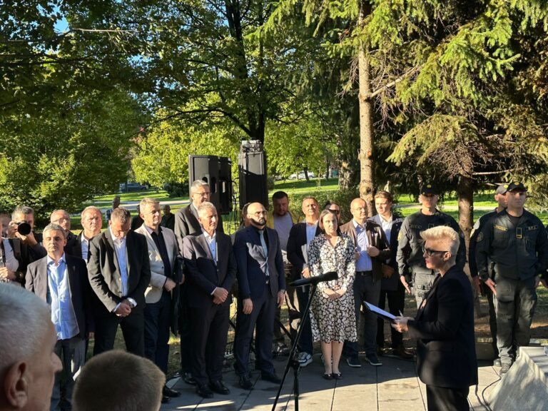 Ministar Isak na otkrivanju spomenika pripadnicima specijalne jedinice MUP-a RBiH