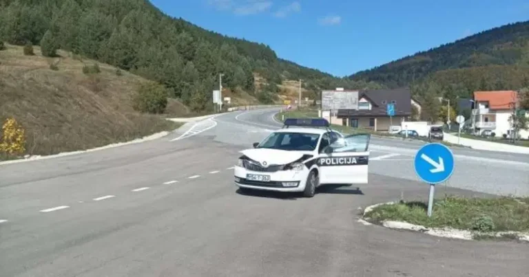 Filmska potjera u BiH: Mladić probio policijsku blokadu i oštetio dva vozila