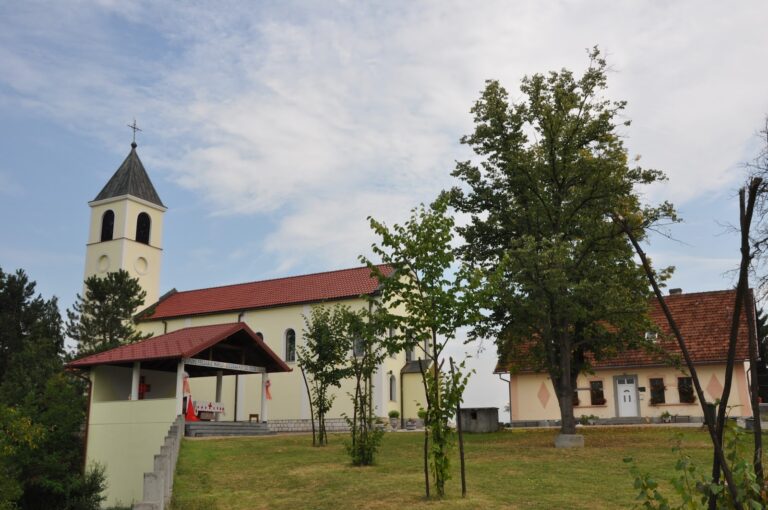 NESVAKIDAŠNJA KRAĐA U USORI: Opljačkane prostorije Župnog ureda