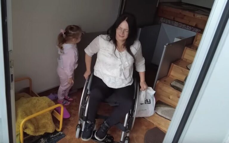 Za Fatu nema prepreka: Iako je u kolicima, bavi se sportom, vozi auto i odgaja troje djece