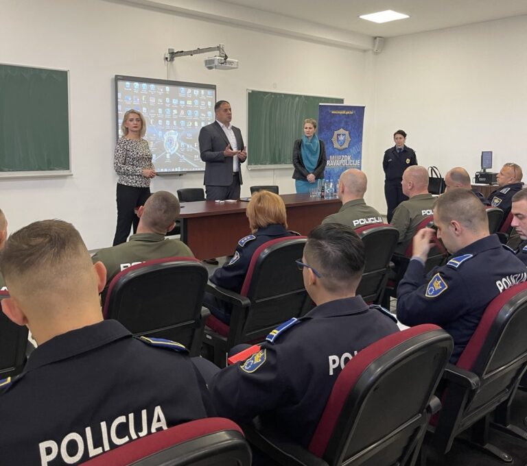 Edukativna Aktivnost Uprave policije MUP-a ZDK: Postupanje policijskih službenika/ca u primjeni Zakona o mirnom okupljanju i Zakona o javnim priredbama ZDK